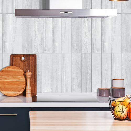 keuken achterwand lichtgrijze plaktegels
