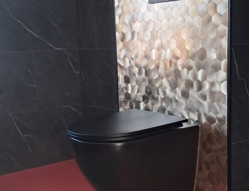 Fliesen für die Rückwand der Toilette