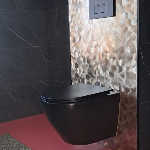 Fliesen für die Rückwand der Toilette